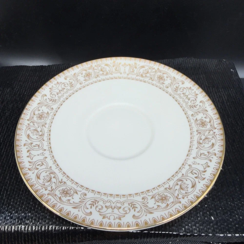Royal Castle Goldaccent Ivory China Tea Cup and Saucer Set Gold Trim Made‎ Japan
